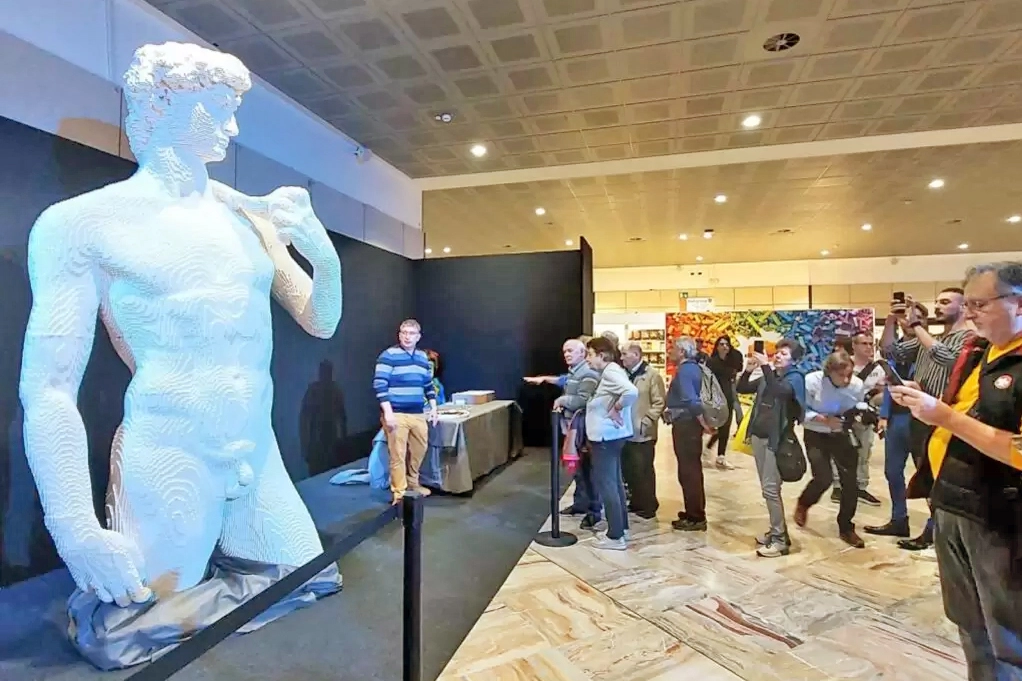 La presentazione in anteprima del gigantesco Donatello, che aspira a entrare nel Guinness dei primati