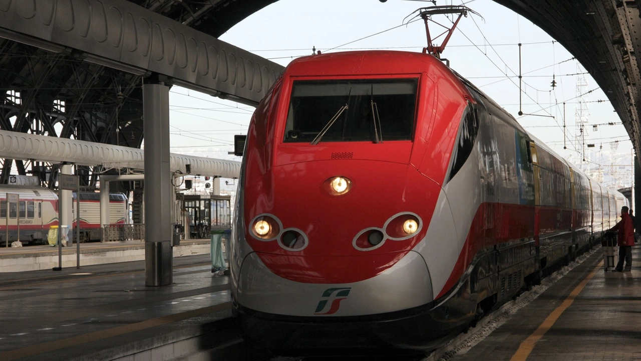 I treni per l'Emilia Romagna partiranno dalla stazione centrale di Milano (Archivio) I treni per l'Emilia Romagna partiranno dalla stazione centrale di Milano (Archivio)