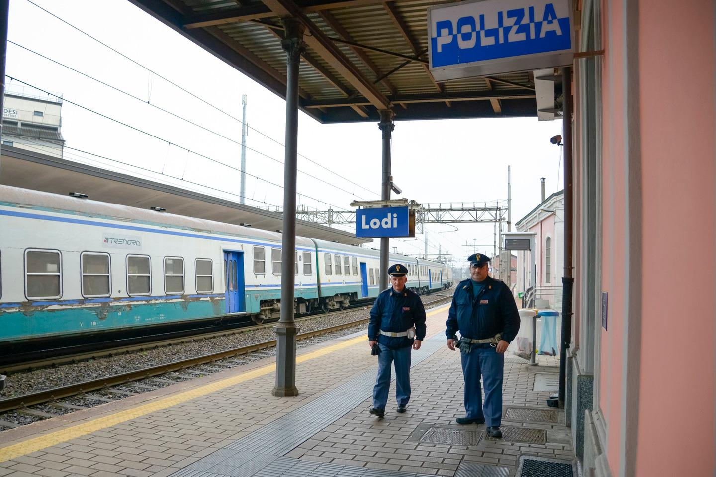 la discussione per il biglietto degenera capotreno donna e macchinista picchiati da un passeggero da Ilgiorno.it la discussione per il biglietto degenera capotreno donna e macchinista picchiati da un passeggero