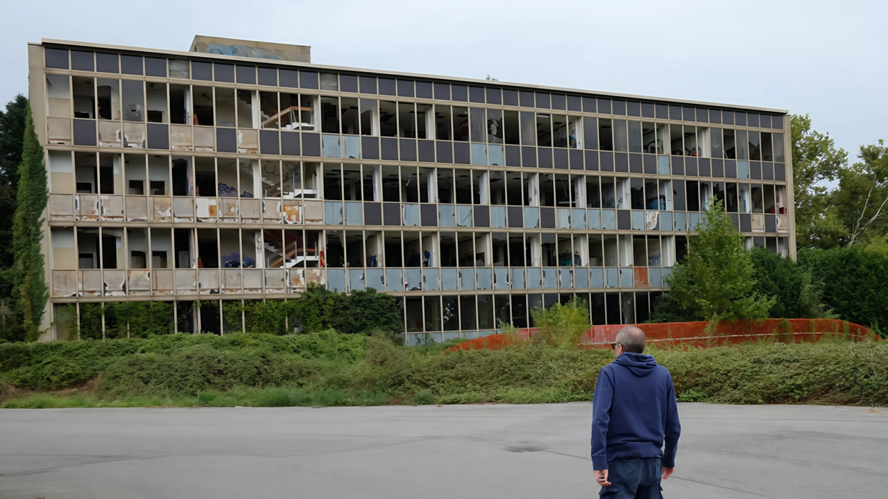 Lo stabilimento produttivo tra Carnate e Usmate dismesso nel 2002 era abbandonato al degradoì Lo stabilimento produttivo tra Carnate e Usmate dismesso nel 2002 era abbandonato al degradoì
