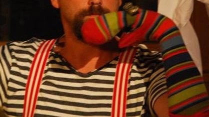 Un clown alle prese con una stanza che custodisce oggetti dimenticati, che tra le sue mani riprendono vita e creano... Un clown alle prese con una stanza che custodisce oggetti dimenticati, che tra le sue mani riprendono vita e creano...
