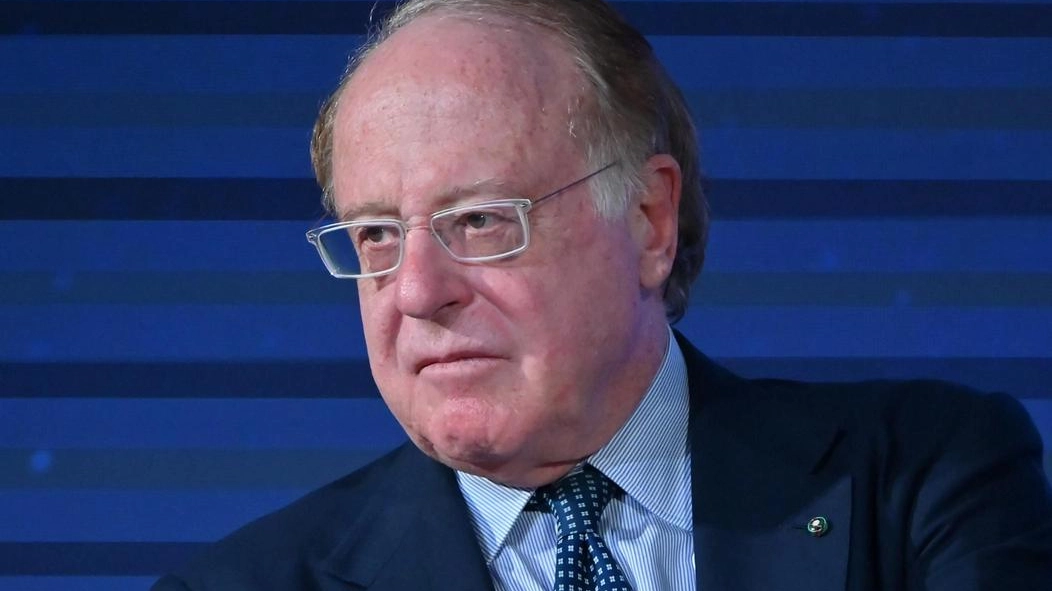 Il presidente del Milan, Paolo Scaroni, conferma il progetto di un nuovo stadio accanto al Meazza, considerato obsoleto. Anche l'Inter si esprime sull'importanza degli impianti moderni per la crescita economica e sociale dei club. Il presidente del Milan, Paolo Scaroni, conferma il progetto di un nuovo stadio accanto al Meazza, considerato obsoleto. Anche l'Inter si esprime sull'importanza degli impianti moderni per la crescita economica e sociale dei club.