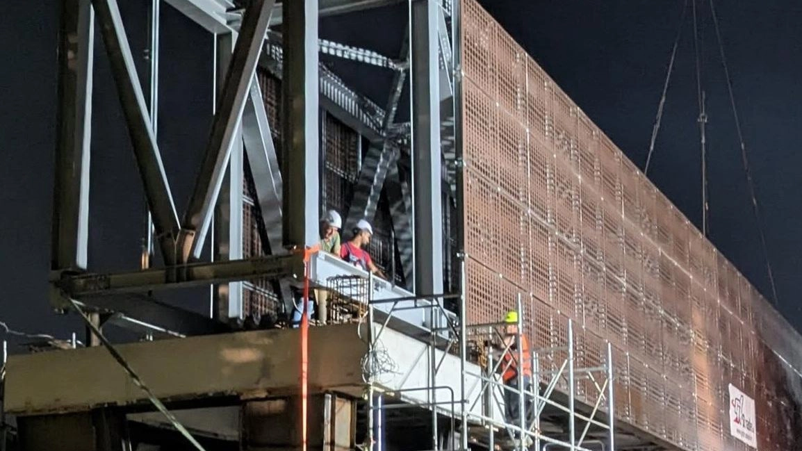 Con i lavori eseguiti in notturna, sono iniziate nella serata di martedì, e termineranno a giorni, le operazioni di... Con i lavori eseguiti in notturna, sono iniziate nella serata di martedì, e termineranno a giorni, le operazioni di...
