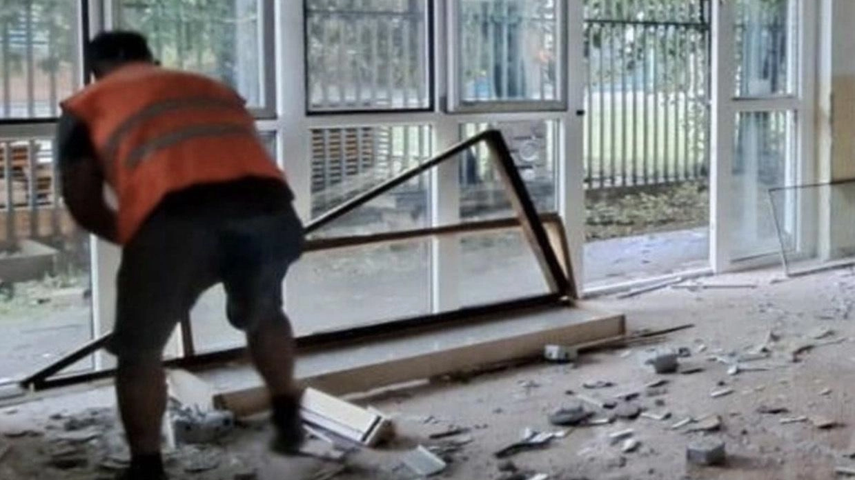 Materiali sospetti e magari pericolosi, per l’eventuale presenza di amianto, ritrovati durante gli scavi nell’area del centro sportivo di via...