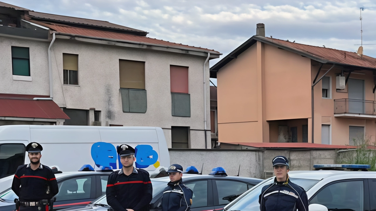 La polizia locale di Rho, insieme ai carabinieri, ha ripristinato la legalità su un terreno comunale abusivamente occupato e trasformato in un deposito per mezzi da lavoro. Il Comune è tornato in possesso dell'area, che dovrà essere riportata a verde. La polizia locale di Rho, insieme ai carabinieri, ha ripristinato la legalità su un terreno comunale abusivamente occupato e trasformato in un deposito per mezzi da lavoro. Il Comune è tornato in possesso dell'area, che dovrà essere riportata a verde.