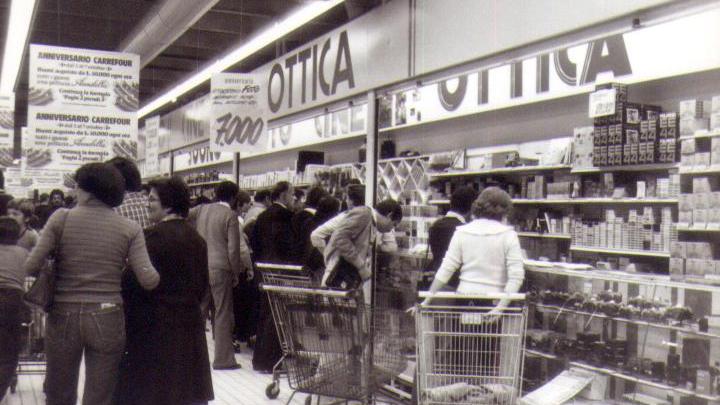 Carugate, nuova proprietà e amarcord nel primo Carrefour d’Italia: qui è nato il 3x2 Carugate, nuova proprietà e amarcord nel primo Carrefour d’Italia: qui è nato il 3x2