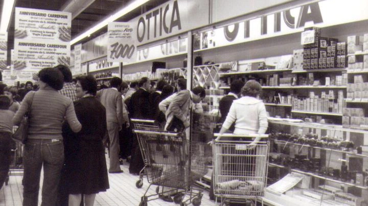 Un'immagine vintage del Carrefour di Carugate