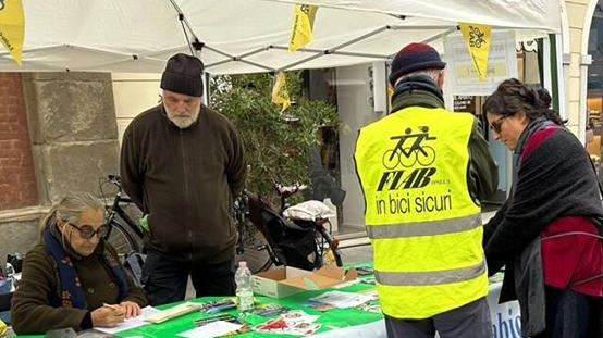 Fiab MonzainBici si allarga, e oggi apre le iscrizioni con un gazebo per tutta mattina in largo IV novembre (dove... Fiab MonzainBici si allarga, e oggi apre le iscrizioni con un gazebo per tutta mattina in largo IV novembre (dove...