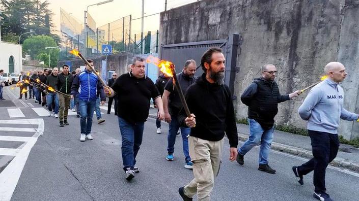 presidio contro il saluto ai repubblichini