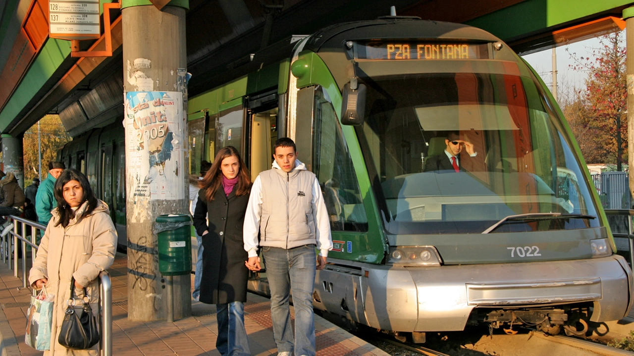 Il capolinea del 24 al Vigentino: da un decennio si parla di prolungare la linea tranviaria, com'è successo col 15 a Rozzano, fino alla vicina Opera Il capolinea del 24 al Vigentino: da un decennio si parla di prolungare la linea tranviaria, com'è successo col 15 a Rozzano, fino alla vicina Opera