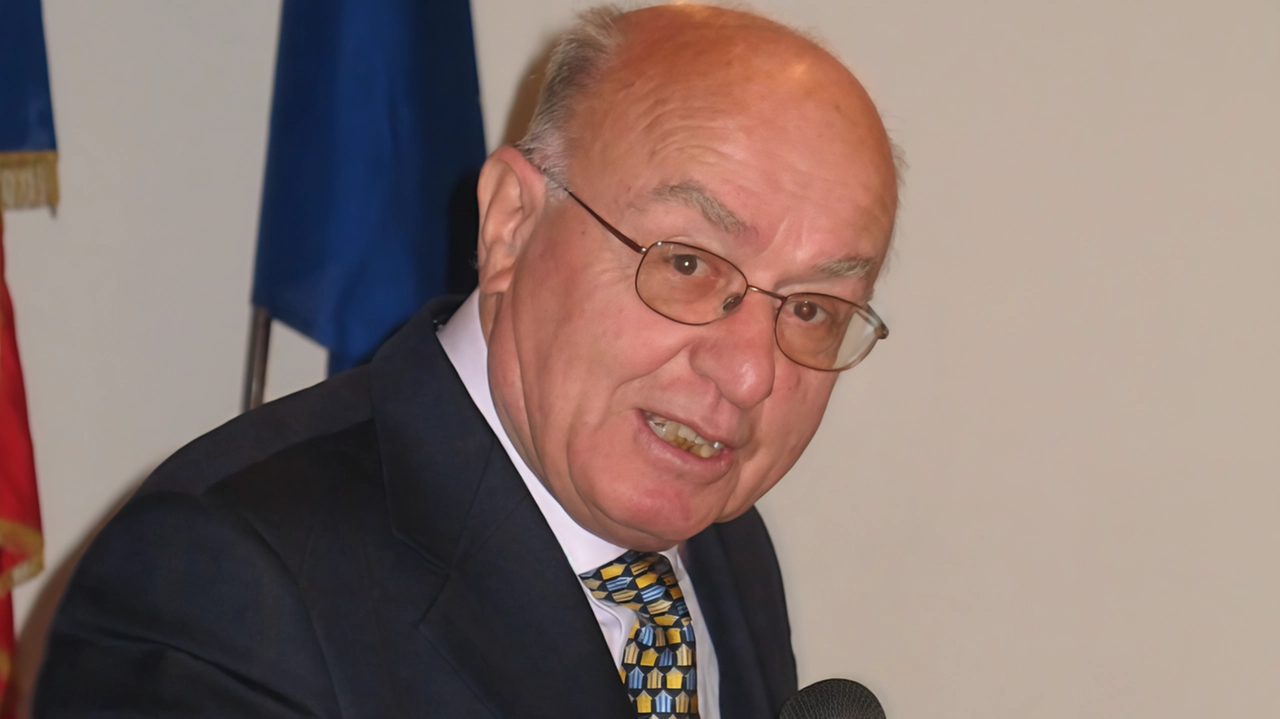 Il mondo sindacale piange la scomparsa di Renato Cipriani, figura di spicco del partito comunista valchiavennasco e valtellinese. Maestro innovativo e attivo nella Cgil, lascia un importante contributo alla storia della Resistenza. La Cgil lo onora e si stringe alla sua famiglia nella cerimonia laica di commiato. Il mondo sindacale piange la scomparsa di Renato Cipriani, figura di spicco del partito comunista valchiavennasco e valtellinese. Maestro innovativo e attivo nella Cgil, lascia un importante contributo alla storia della Resistenza. La Cgil lo onora e si stringe alla sua famiglia nella cerimonia laica di commiato.