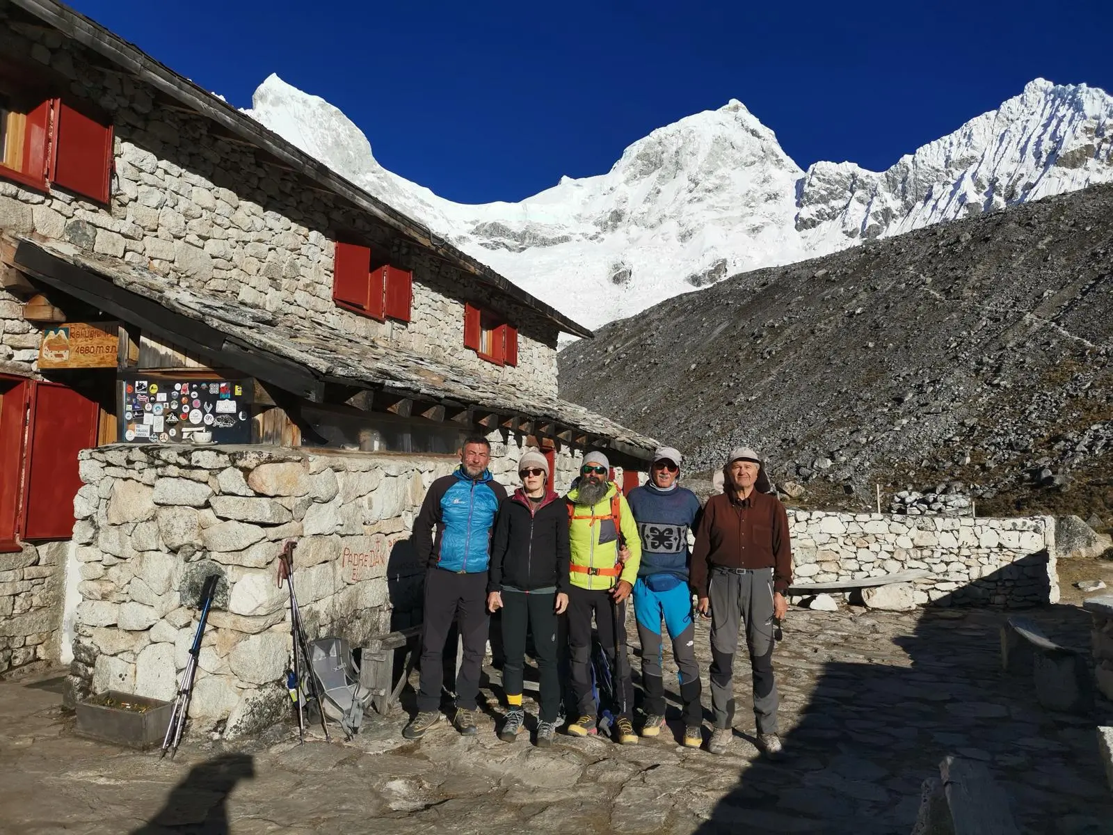 Crema, l’impresa del prete scalatore. Don Natale conquista il Nevado Pisco: “Esperienza favolosa”