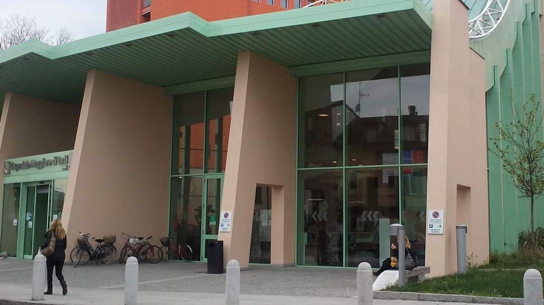 auto contro bici piazzale