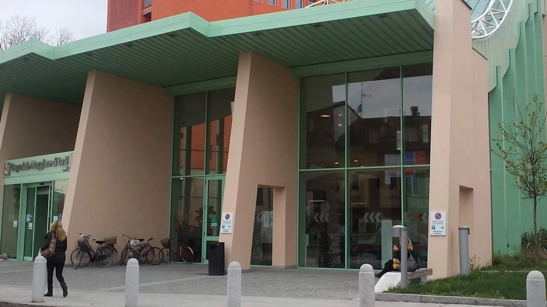 La donna è stata accompagnata all'ospedale Maggiore di Lodi per le cure del caso La donna è stata accompagnata all'ospedale Maggiore di Lodi per le cure del caso