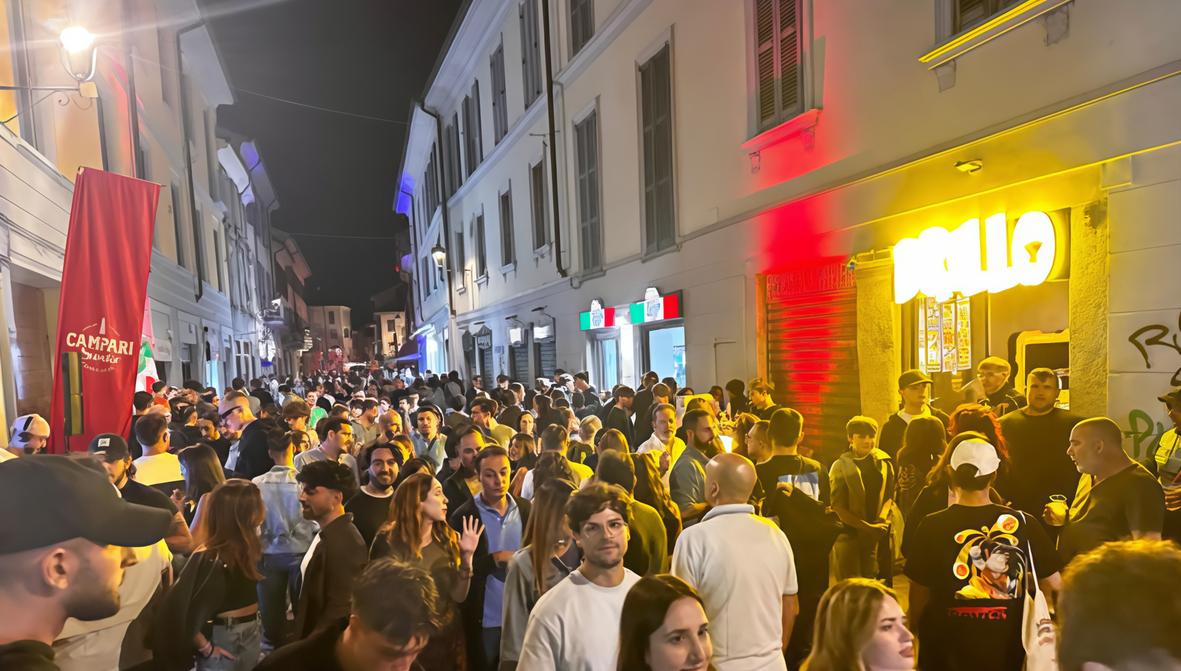 Movida da record. In via Bergamo 50mila persone Movida da record. In via Bergamo 50mila persone