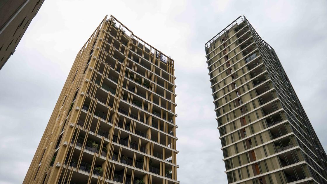 Le due facce dei grattacieli di Park Towers a Milano: “Un inferno”. Gli inquilini: “Stiamo bene, ma ci danno degli abusivi” Le due facce dei grattacieli di Park Towers a Milano: “Un inferno”. Gli inquilini: “Stiamo bene, ma ci danno degli abusivi”