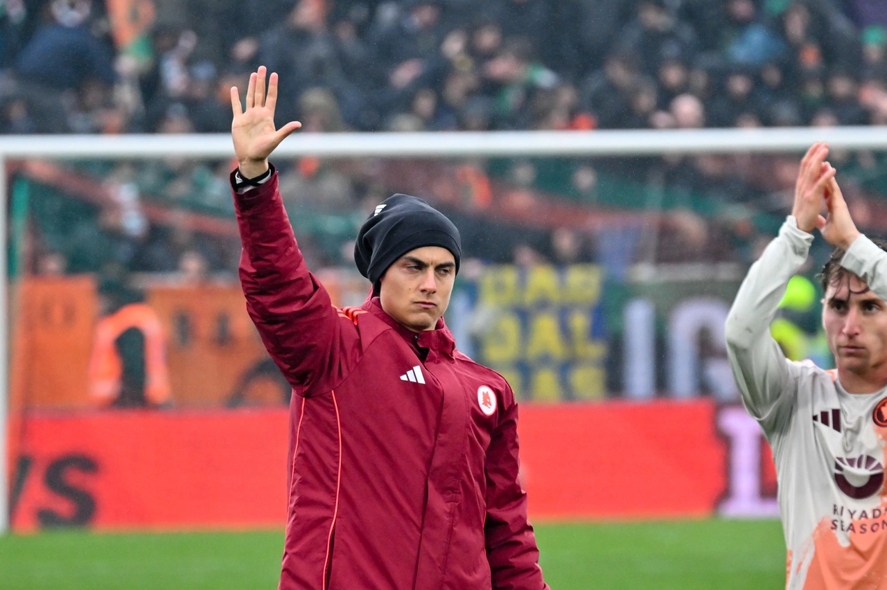 L'attaccante della Roma Paulo Dybala e la moglie argentina Gloria Sabatini condividono la passione e la curiosità per la tanatoprassi