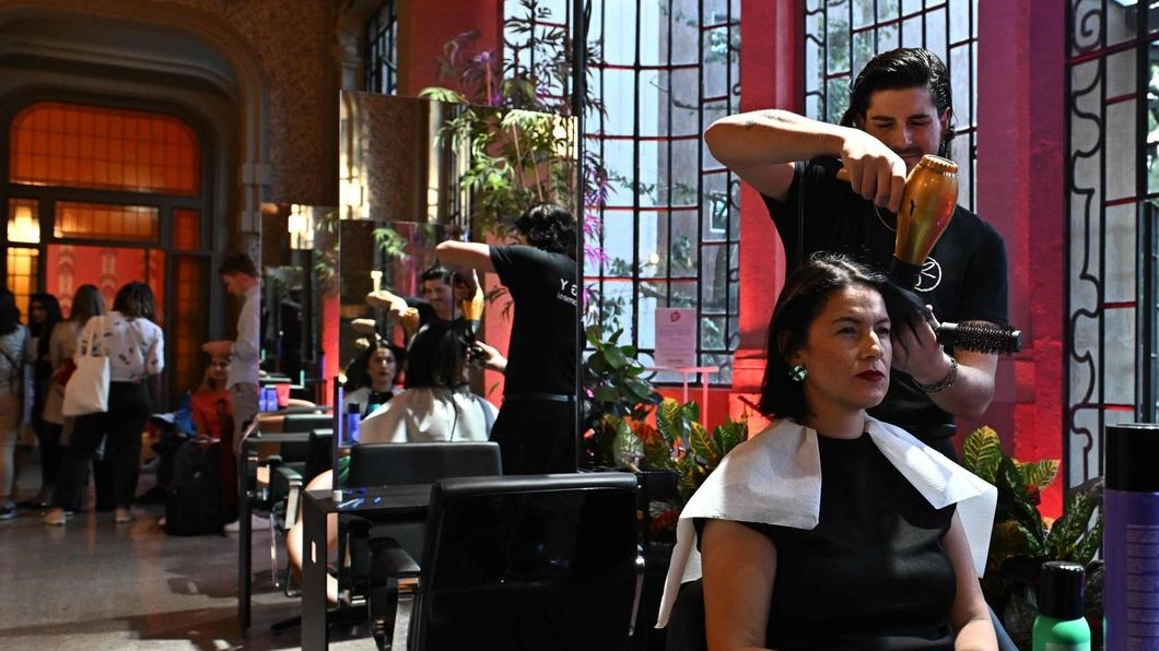 Tiziana Libardo, responsabile del make-up del teatro, svela i segreti dietro le quinte: "Noi anche psicologi" Tiziana Libardo, responsabile del make-up del teatro, svela i segreti dietro le quinte: "Noi anche psicologi"