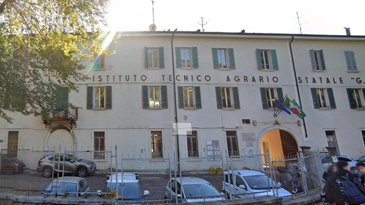 L’istituto. agrario “Pastori“ in cui sette famiglie hanno presentato una diffida a preside e ufficio scolastico provinciale perché sanzionassero la docente L’istituto. agrario “Pastori“ in cui sette famiglie hanno presentato una diffida a preside e ufficio scolastico provinciale perché sanzionassero la docente