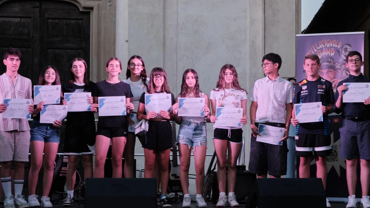 Canegrate, serata all’insegna della festa e della cultura. Protagonisti i ragazzi delle scuole medie Canegrate, serata all’insegna della festa e della cultura. Protagonisti i ragazzi delle scuole medie