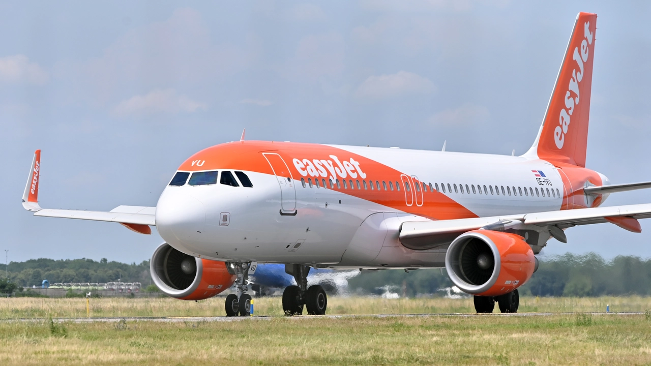 Gli aerei Easyjet rimarranno a terra nei giorni 15,16 e 17 agosto sia in direzione che in arrivo dal Portogallo Gli aerei Easyjet rimarranno a terra nei giorni 15,16 e 17 agosto sia in direzione che in arrivo dal Portogallo