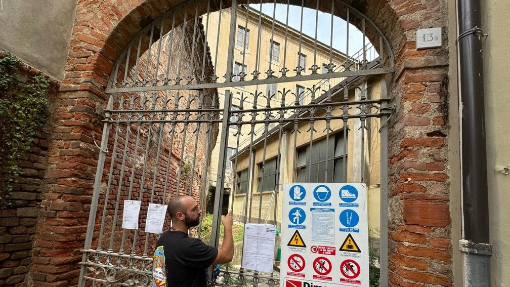 La palestra sarà realizzata nel cortile posteriore del liceo A far discutere è il luogo: il giardino settecentesco accanto a palazzo del Maino La palestra sarà realizzata nel cortile posteriore del liceo A far discutere è il luogo: il giardino settecentesco accanto a palazzo del Maino