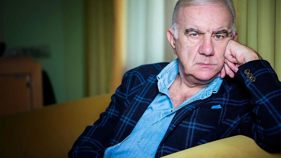 Gene Gnocchi fra satira e tv: "Bowie? Gli ho chiesto del traffico. Coma Cose, io terzo del gruppo..."