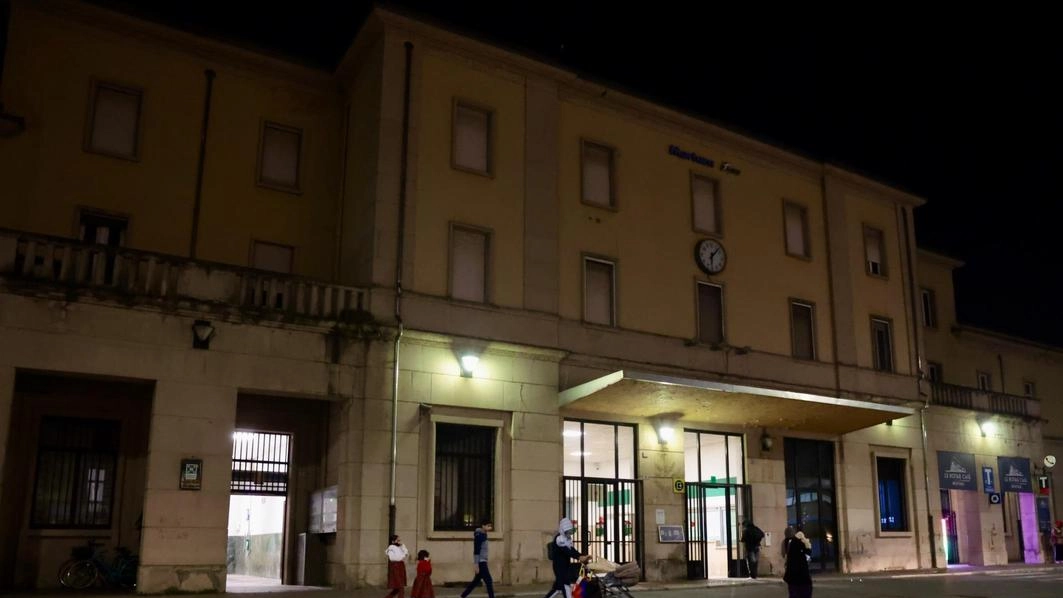 I responsabili potrebbero essere gli stessi, ma restano al momento ignoti, con gli accertamenti dei carabinieri in corso per individuarli.... I responsabili potrebbero essere gli stessi, ma restano al momento ignoti, con gli accertamenti dei carabinieri in corso per individuarli....