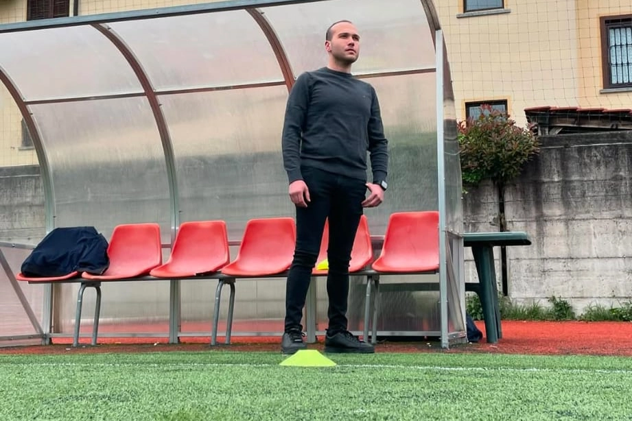 Davide Semprevivo in campo, era fiero di allenare la Juniores del Lonate Ceppino