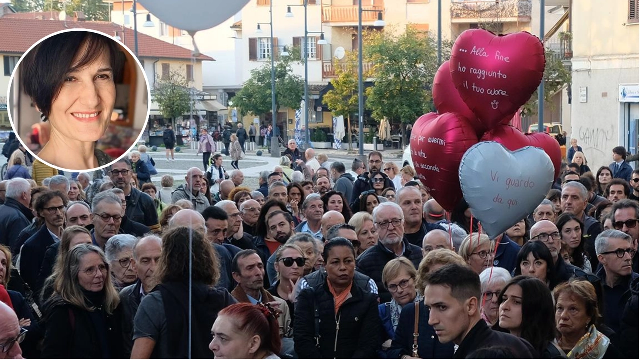 L’abbraccio della città ai figli Ruben e Greta fra i palloncini fuori dalla chiesa L’abbraccio della città ai figli Ruben e Greta fra i palloncini fuori dalla chiesa