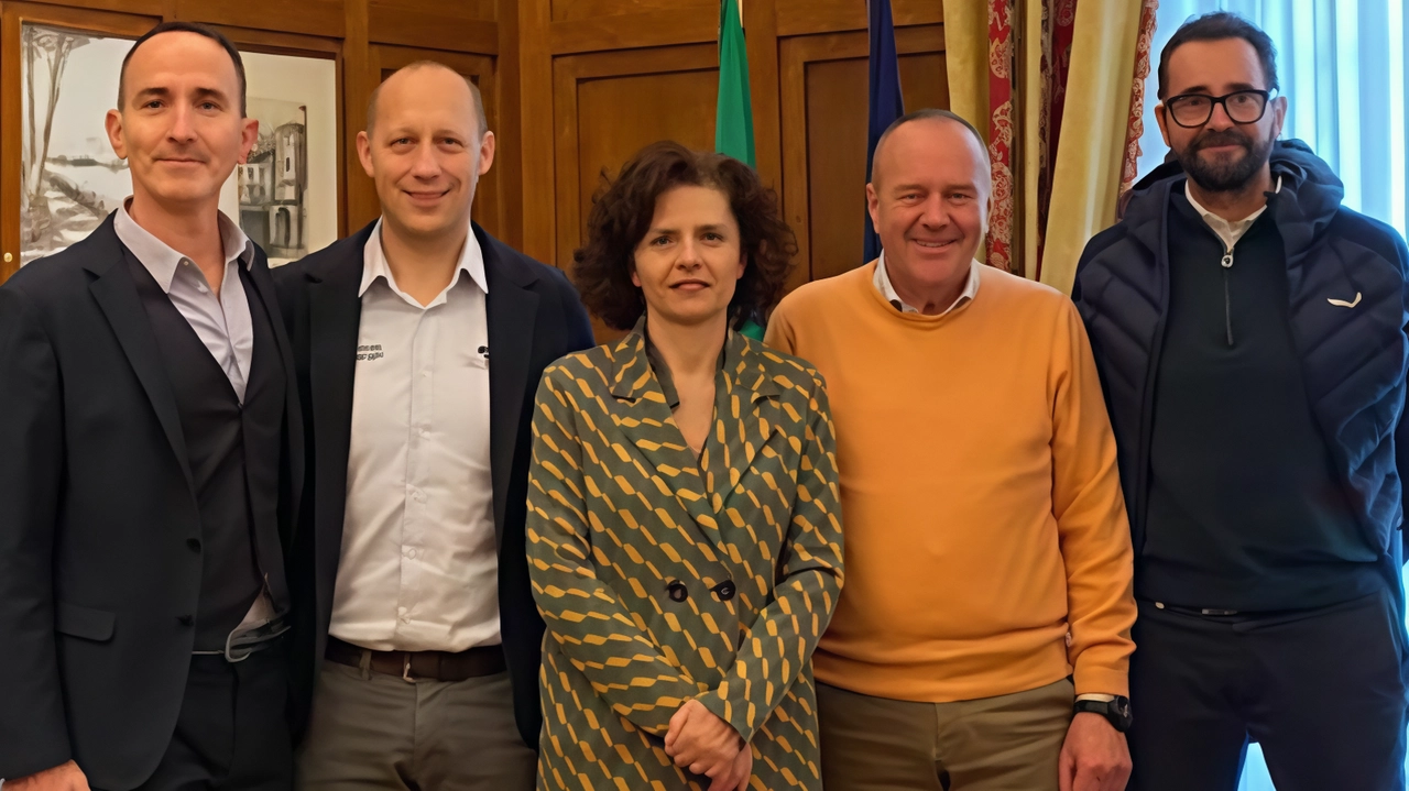 L'incontro degli organizzatori della tappa valtellinese del Tour de Suisse col col prefetto Anna Pavone L'incontro degli organizzatori della tappa valtellinese del Tour de Suisse col col prefetto Anna Pavone