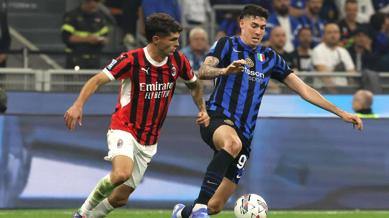 Un’immagine relativa all’ultimo Derby della Madonnina tra Inter e Milan: il rossonero Pulisic contende palla al nerazzurro Bastoni Un’immagine relativa all’ultimo Derby della Madonnina tra Inter e Milan: il rossonero Pulisic contende palla al nerazzurro Bastoni