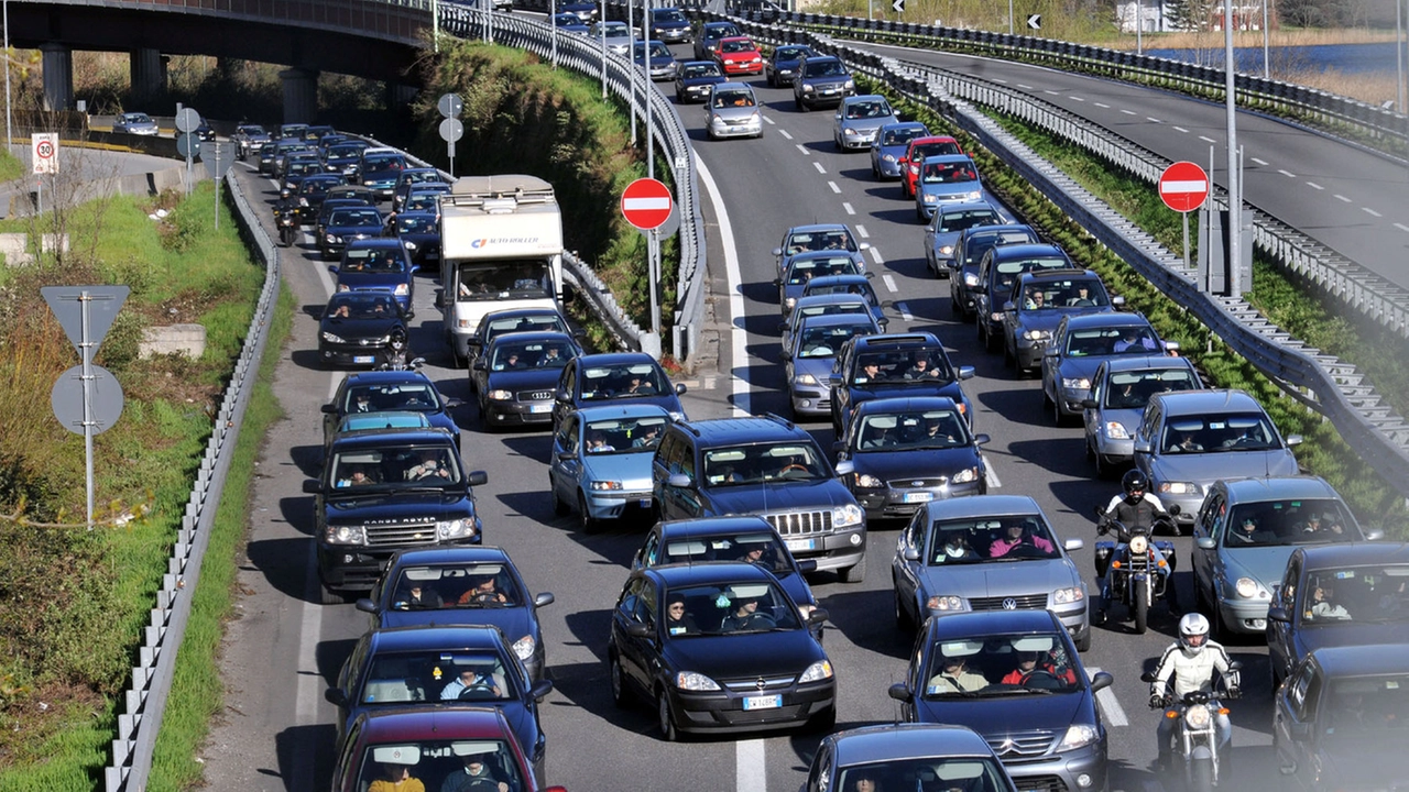 L'incidente ha provocato lunghe code (foto di repertorio) L'incidente ha provocato lunghe code (foto di repertorio)