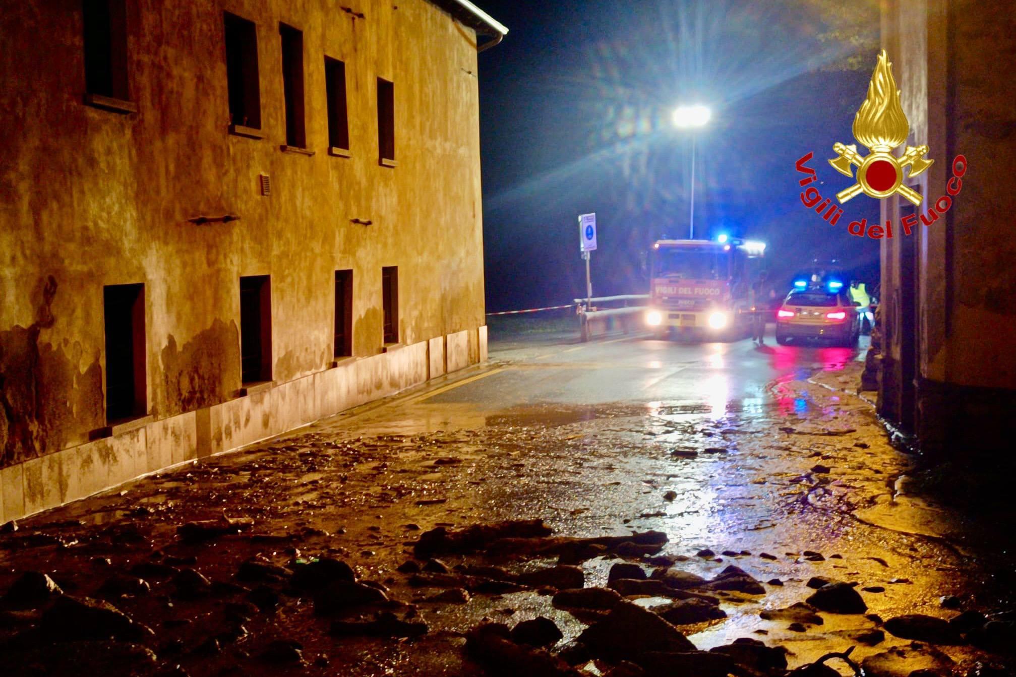 Bomba d’acqua in Valtellina e Valcamonica, 50 sfollati. Frana investe un gregge: 15 animali morti Bomba d’acqua in Valtellina e Valcamonica, 50 sfollati. Frana investe un gregge: 15 animali morti