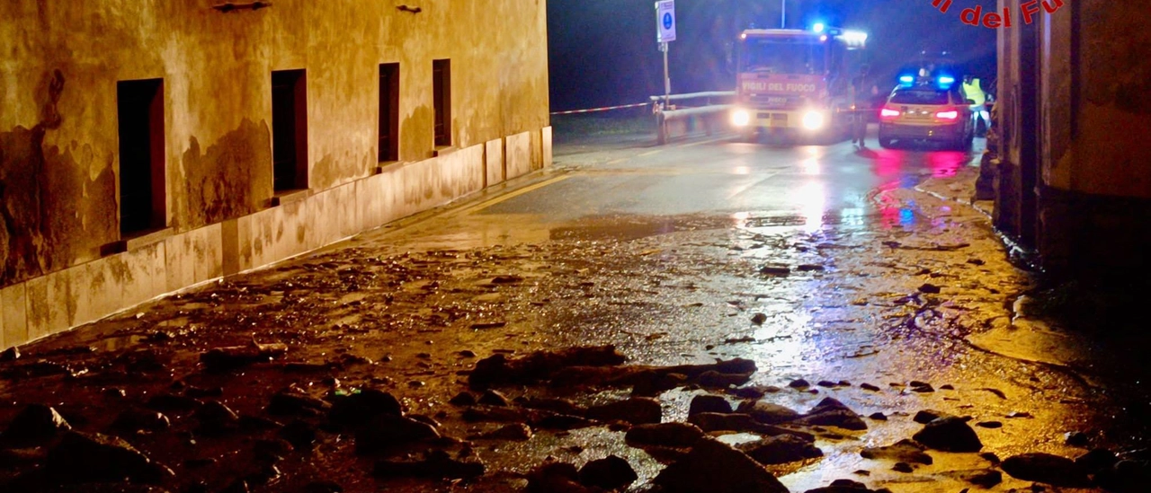 Bomba d’acqua in Valtellina e Valcamonica, 50 sfollati. Frana investe un gregge: 15 animali morti