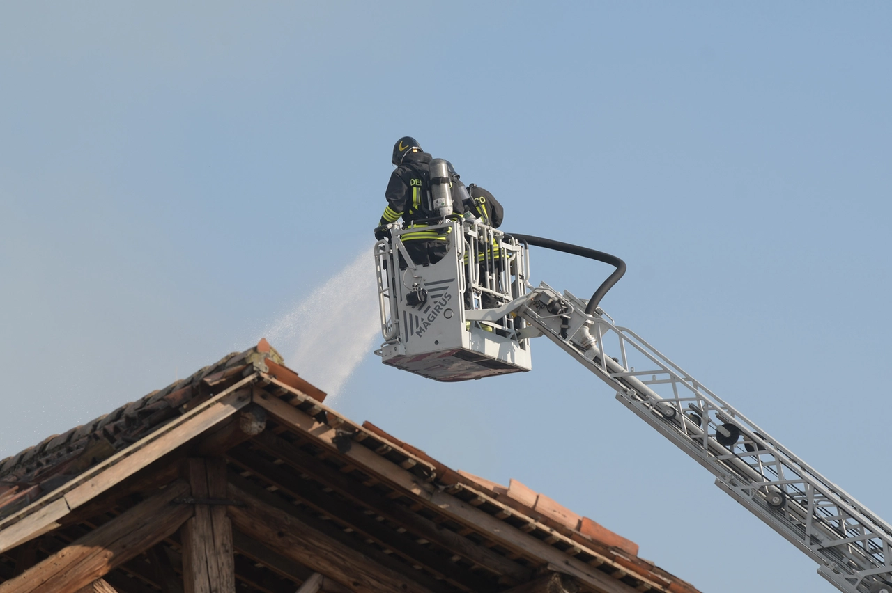 I vigili del fuoco al lavoro (Canali)