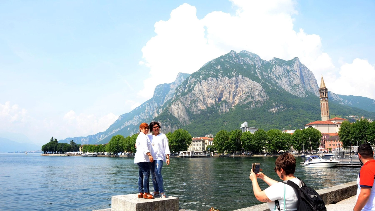 Le visite brevi, spesso anche solo di giornata, si registrano su entrambi i rami Toccate e fuga si verificano a Bellagio, Como, Cernobbio, Varenna e Lecco Le visite brevi, spesso anche solo di giornata, si registrano su entrambi i rami Toccate e fuga si verificano a Bellagio, Como, Cernobbio, Varenna e Lecco