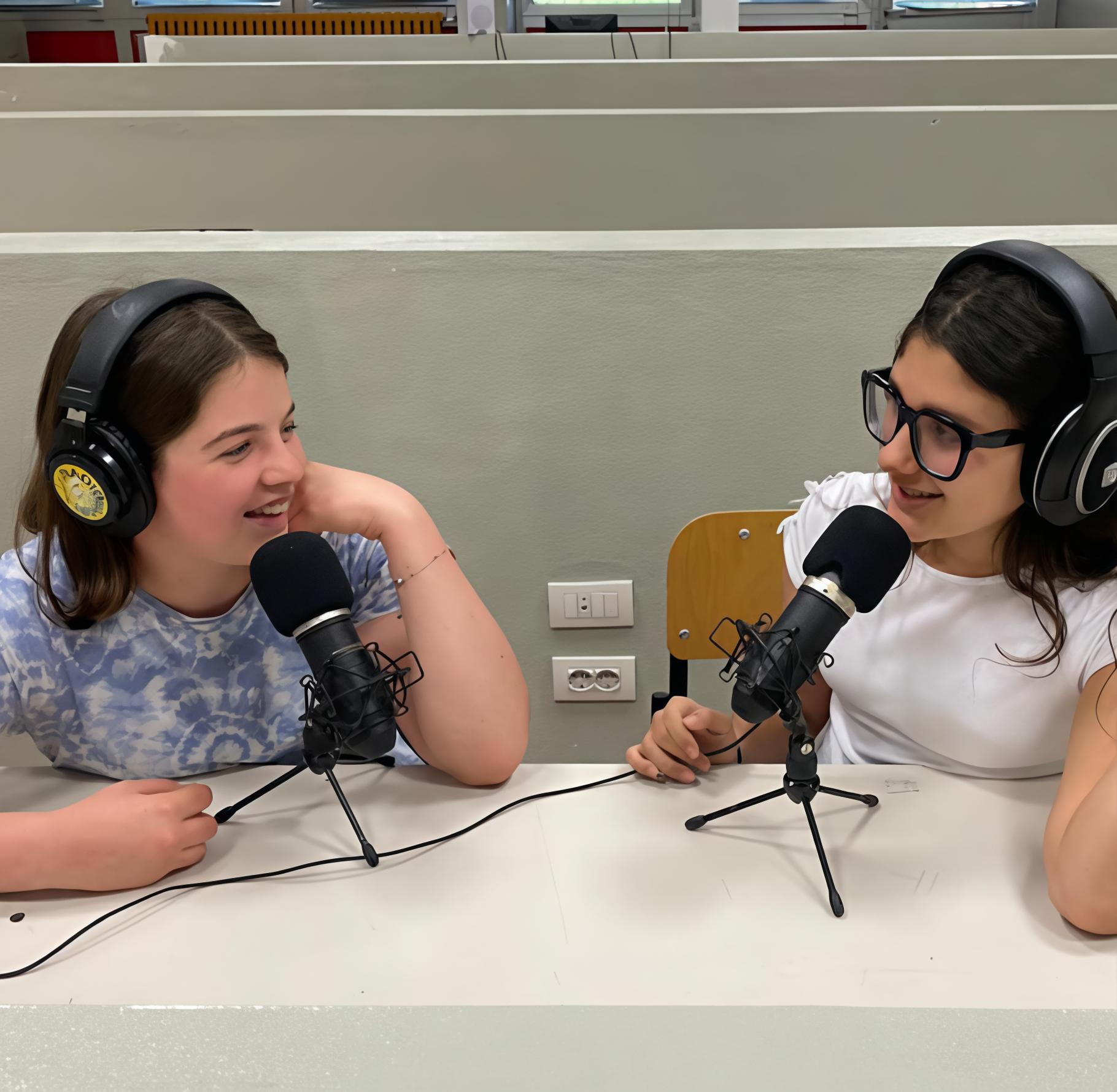 Ragazzi alla radio. Tutti pazzi per i podcast Ragazzi alla radio. Tutti pazzi per i podcast