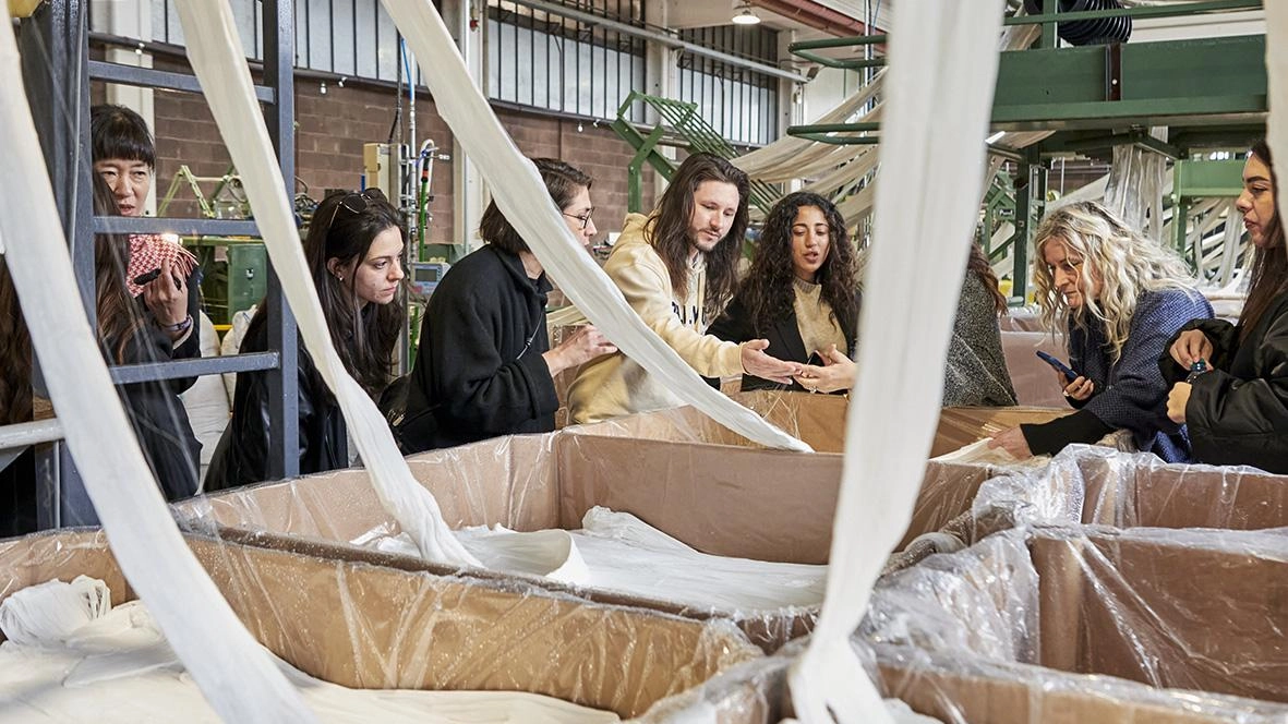 I talenti della Fondazione Pistoletto e il riutilizzo dei residui da fibre tessili della “Pulvera“. La ceo Eleonora Casati: "La ricerca di soluzioni innovative ci sta portando lontano...". I talenti della Fondazione Pistoletto e il riutilizzo dei residui da fibre tessili della “Pulvera“. La ceo Eleonora Casati: "La ricerca di soluzioni innovative ci sta portando lontano...".