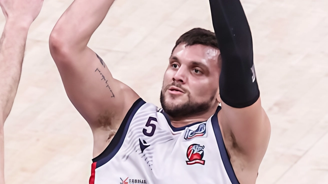 Cantù vicina al secondo turno playoff, Urania e JuVi Cremona lottano per la salvezza. Decisive le prossime gare. Cantù vicina al secondo turno playoff, Urania e JuVi Cremona lottano per la salvezza. Decisive le prossime gare.