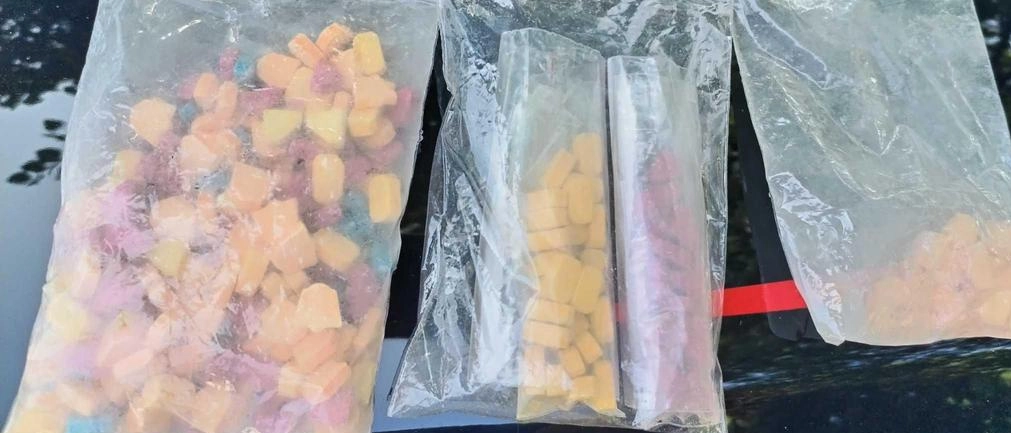 Como, le scorte di ketamina ed ecstasy in casa: 29enne denunciato dalla polizia
