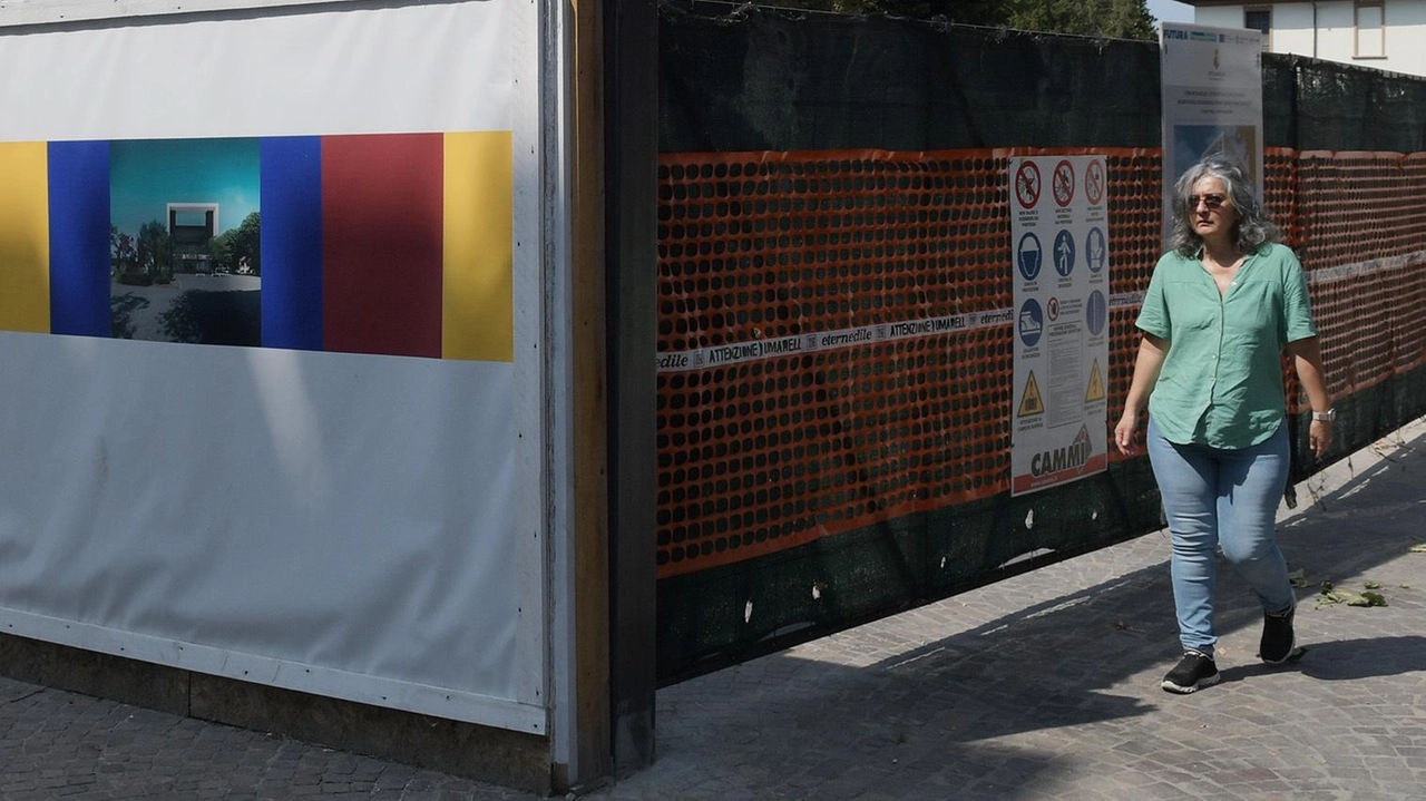 Il cantiere della media in viale Gavazzi: prima lo stop per la bonifica dell’amianto, poi altri tre mesi di fermo totale per rimuovere una cisterna Il cantiere della media in viale Gavazzi: prima lo stop per la bonifica dell’amianto, poi altri tre mesi di fermo totale per rimuovere una cisterna