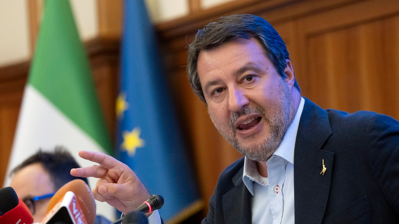 Matteo Salvini, ministro delle Infrastrutture e dei Trasporti e segretario della Lega Matteo Salvini, ministro delle Infrastrutture e dei Trasporti e segretario della Lega