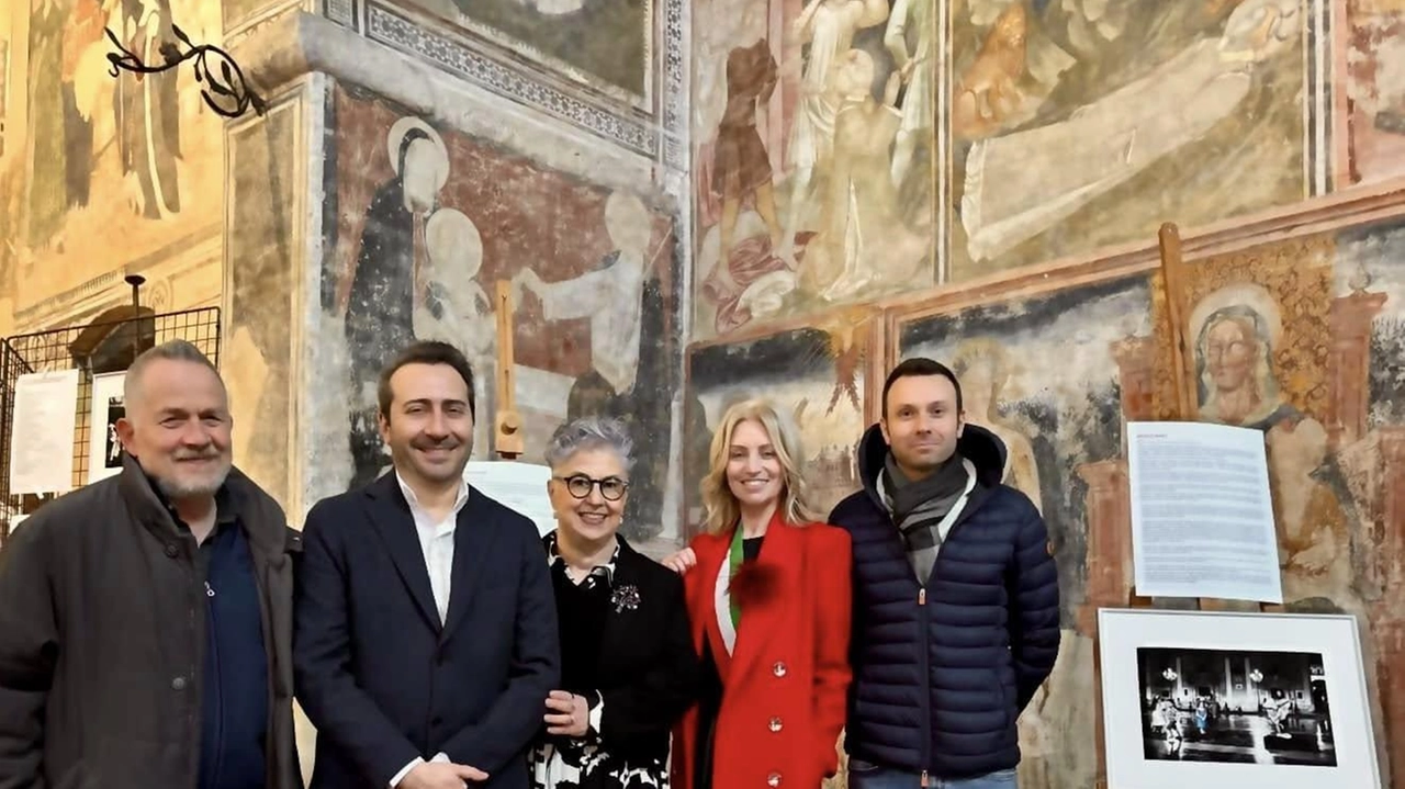 L’inaugurazione della mostra “Ognuno ha tanta storia“ con le foto di Giorgio Cottini all’interno dell’Antico Oratorio di Santo Stefano a Lentate sul Seveso