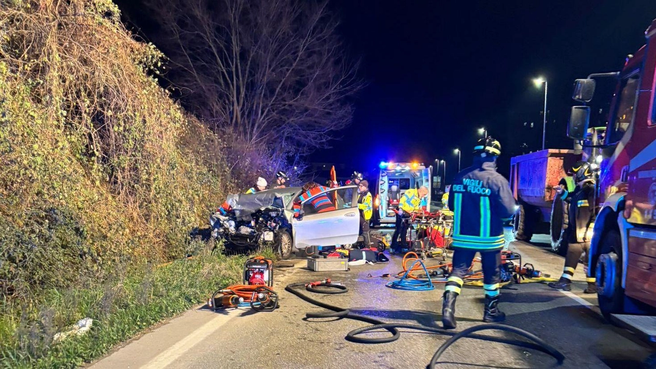 Terribile incidente stradale ieri sera a Casarile lungo l’ex strada statale 35 dei Giovi. Un uomo di 49 anni... Terribile incidente stradale ieri sera a Casarile lungo l’ex strada statale 35 dei Giovi. Un uomo di 49 anni...