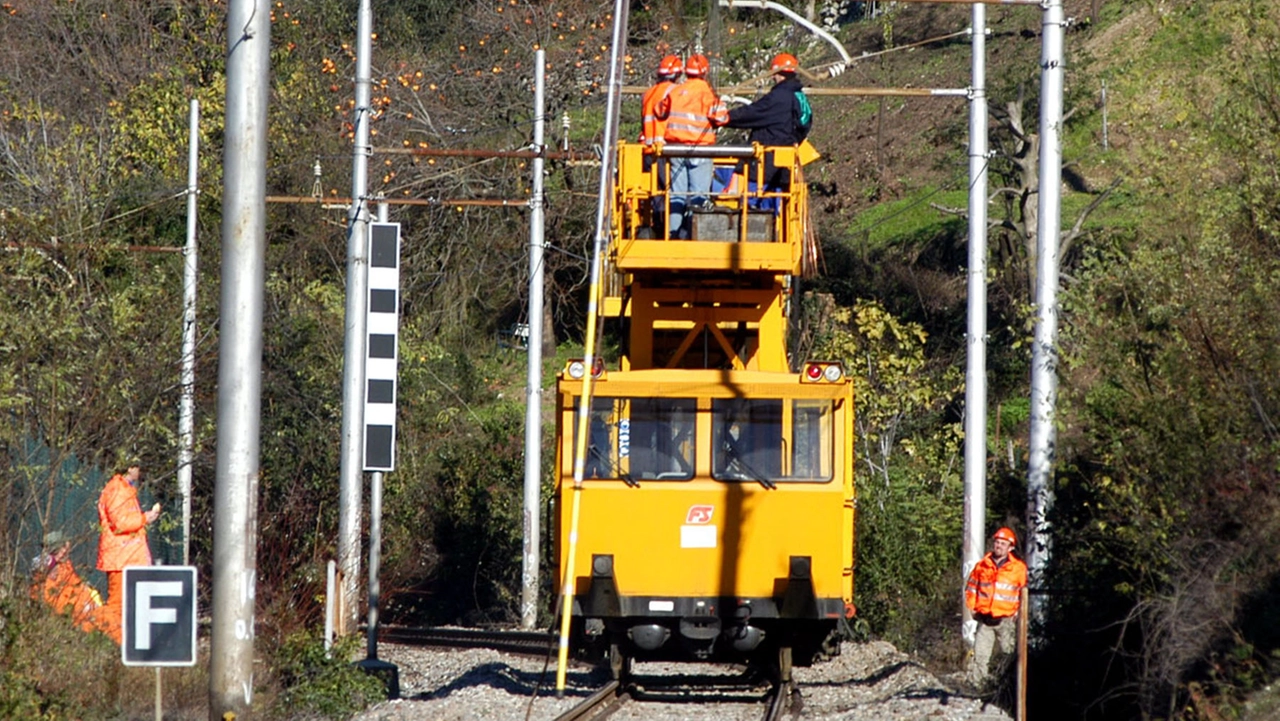 I lavori di ammodernamento sulla linea Colico-Lecco-Tirano I lavori di ammodernamento sulla linea Colico-Lecco-Tirano