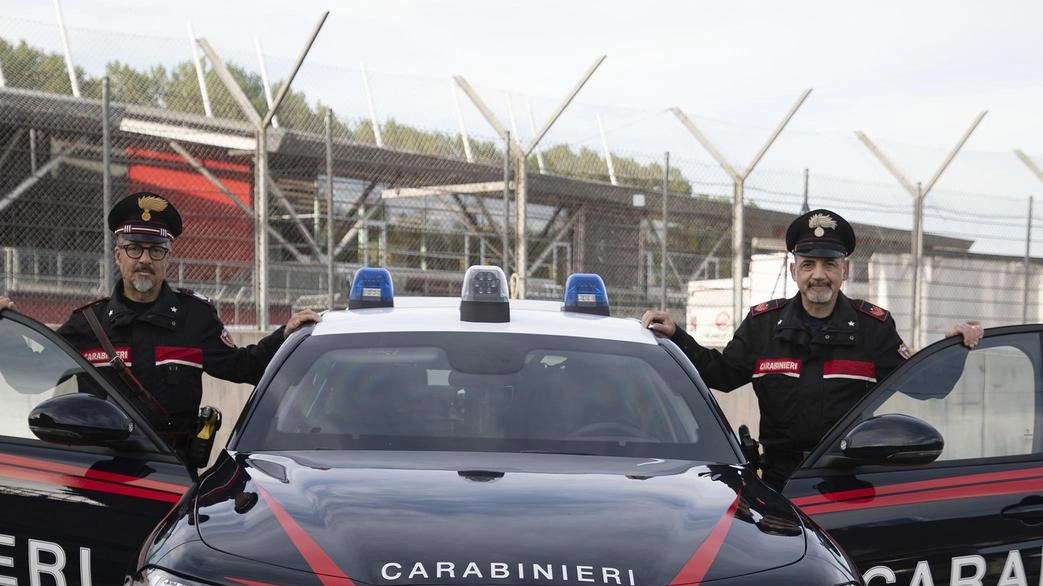 Nell’abitazione del ventottenne i carabinieri hanno trovato 35,5 chili di droga 5mila euro in contanti e bilancini Nell’abitazione del ventottenne i carabinieri hanno trovato 35,5 chili di droga 5mila euro in contanti e bilancini