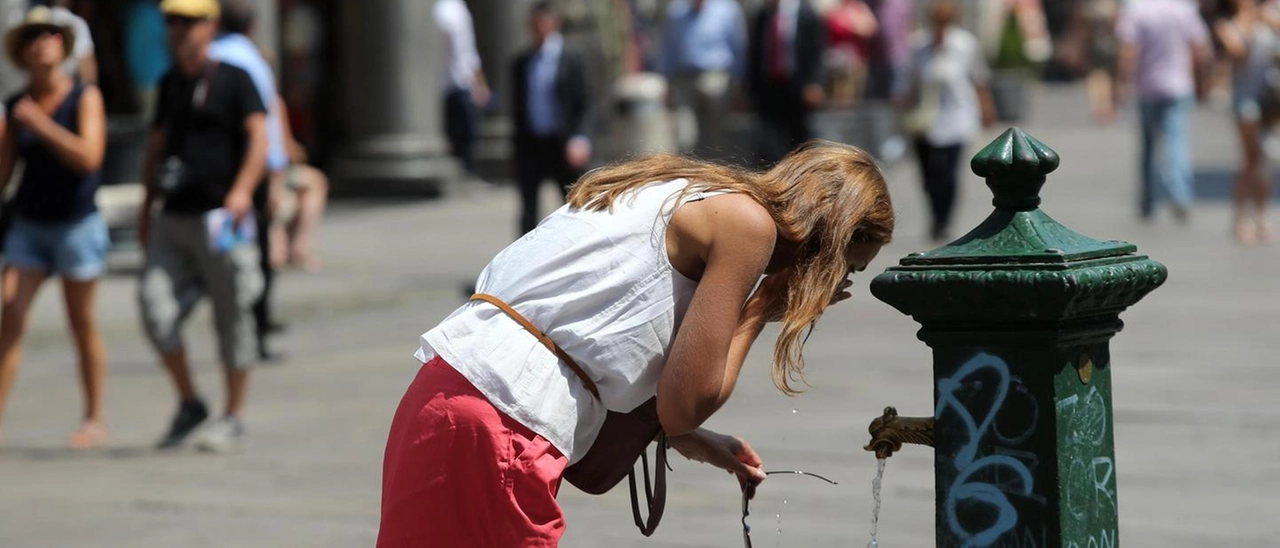 Caldo e afa a Milano: picchi fino a 34°. E non finirà presto. Cosa dicono le previsioni meteo