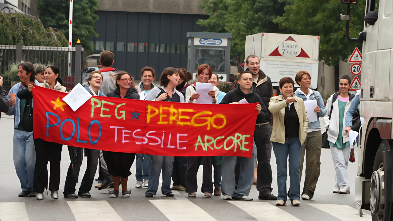 Trentacinque crisi industriali, più di 11mila operai coinvolti: "Rappresentano un quarto dei metalmeccanici brianzoli – sottolinea Pietro Occhiuto, segretario della... Trentacinque crisi industriali, più di 11mila operai coinvolti: "Rappresentano un quarto dei metalmeccanici brianzoli – sottolinea Pietro Occhiuto, segretario della...