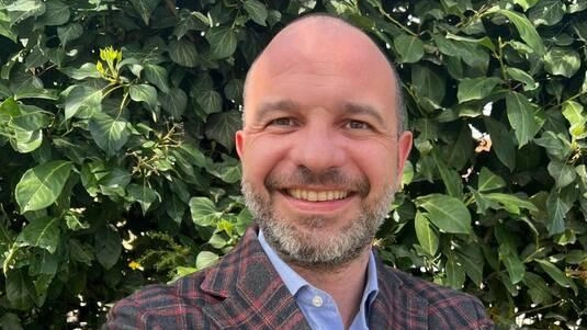 L’assessore Enrico Fontana ribadisce che la cura del verde non si può affidare all’improvvisazione né deve essere banalizzato L’assessore Enrico Fontana ribadisce che la cura del verde non si può affidare all’improvvisazione né deve essere banalizzato